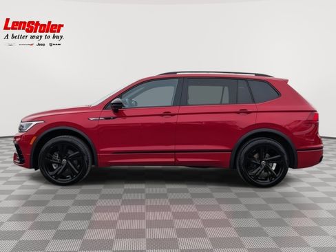 Used 2024 Volkswagen Tiguan SE R-Line image 2