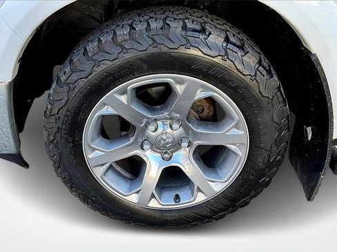 Used 2017 RAM 1500 Laramie image 33