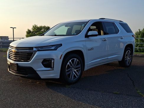 Used 2024 Chevrolet Traverse High Country FWD image 3