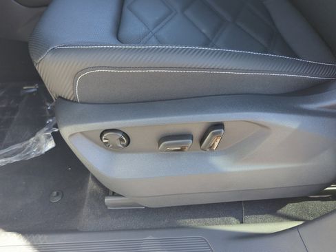 New 2026 Volkswagen Atlas Cross Sport SE image 14