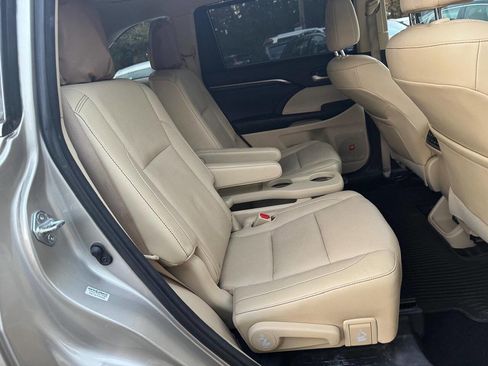 Used 2015 Toyota Highlander Limited Platinum image 31