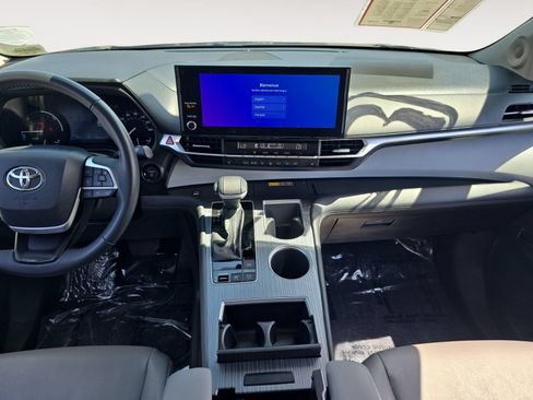 Certified 2025 Toyota Sienna XLE w/ XLE Plus Package AWD/4WD image 10