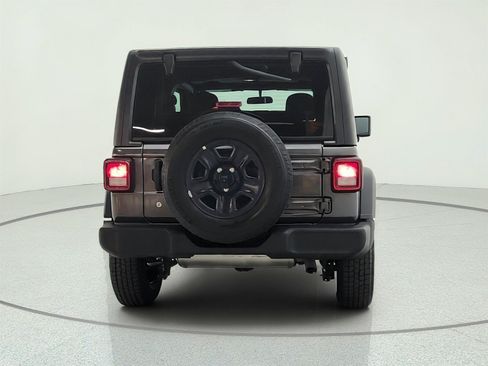 Used 2018 Jeep Wrangler Sport AWD/4WD image 6