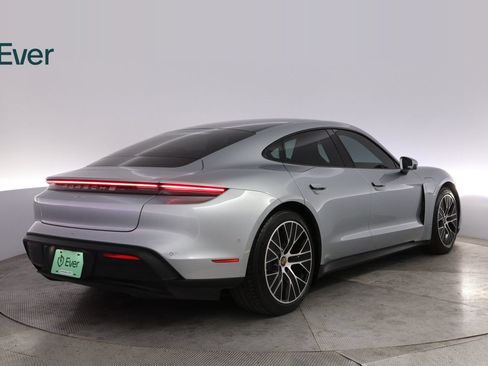 Used 2022 Porsche Taycan RWD image 3