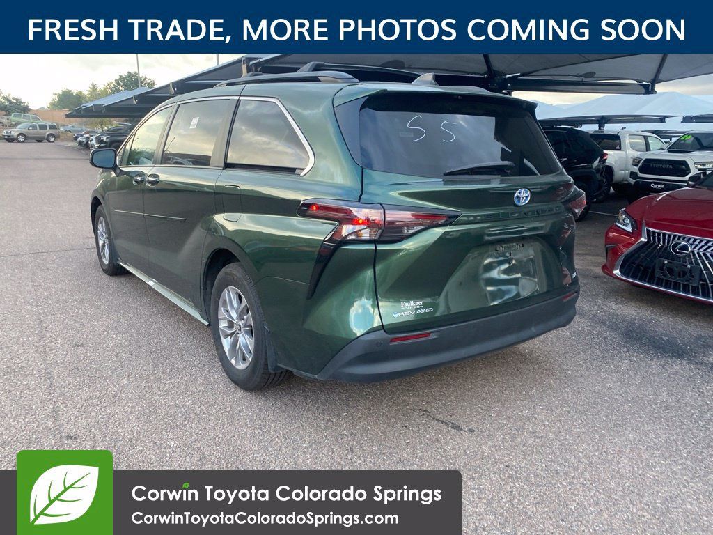 Used 2025 Toyota Sienna XLE AWD/4WD image 6