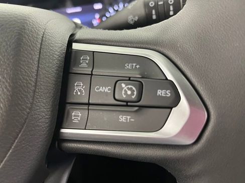 Used 2025 Jeep Compass Limited image 21