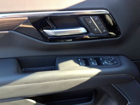 Certified 2025 Chevrolet Tahoe Premier image 4