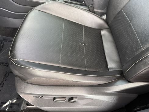 Used 2019 Volkswagen Tiguan SE w/ Panoramic Sunroof Package AWD/4WD image 14