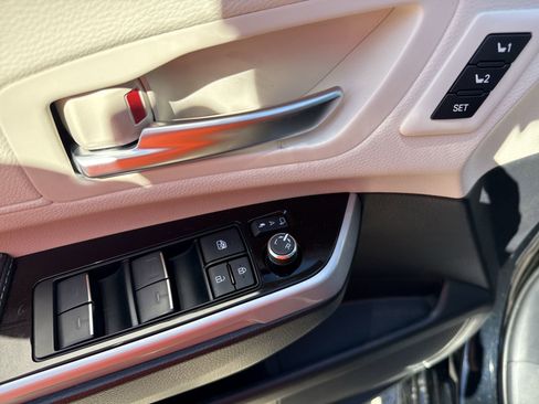 Certified 2026 Toyota Sienna Limited image 15