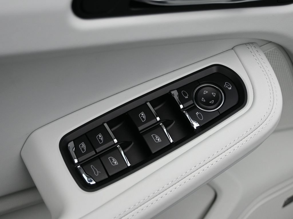 Certified 2026 Porsche Macan AWD/4WD image 20