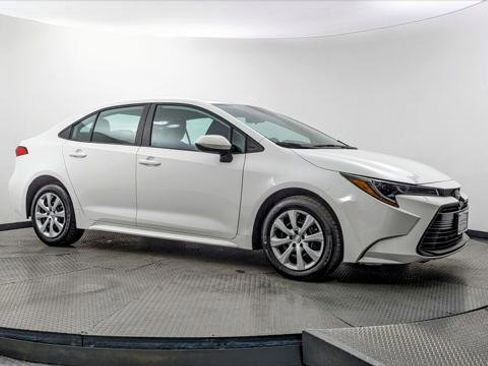 Used 2024 Toyota Corolla LE FWD image 11