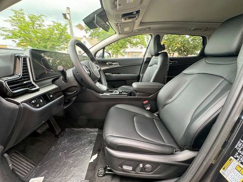 Used 2025 Kia Sportage EX FWD image 15