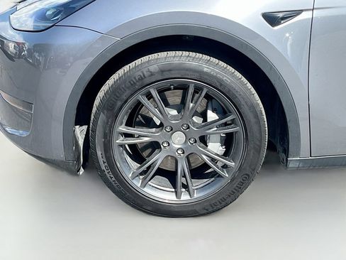 Used 2025 Tesla Model Y Long Range AWD/4WD image 33