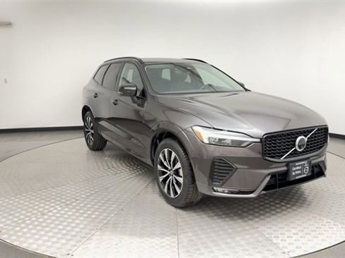 Certified 2025 Volvo XC60 B5 Plus image 8