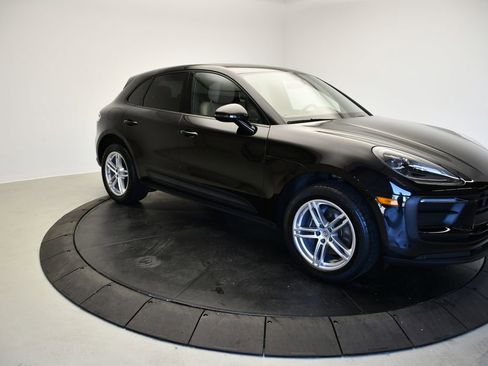 Certified 2023 Porsche Macan AWD/4WD image 9