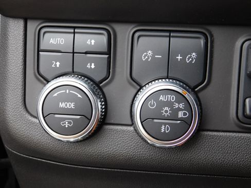 Used 2023 GMC Yukon XL Denali Ultimate AWD/4WD image 33