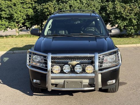 Used 2011 Chevrolet Avalanche LT w/ Suspension Package, Off-Road AWD/4WD image 4
