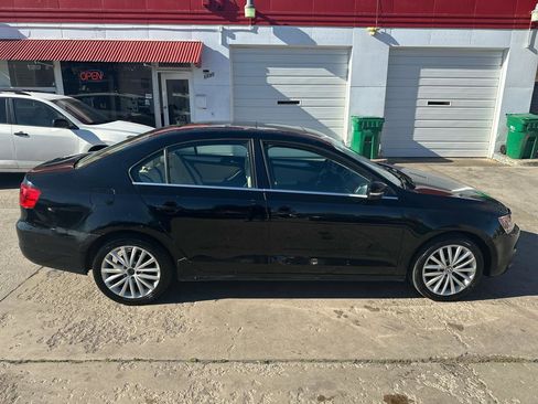 Used 2011 Volkswagen Jetta SEL image 4