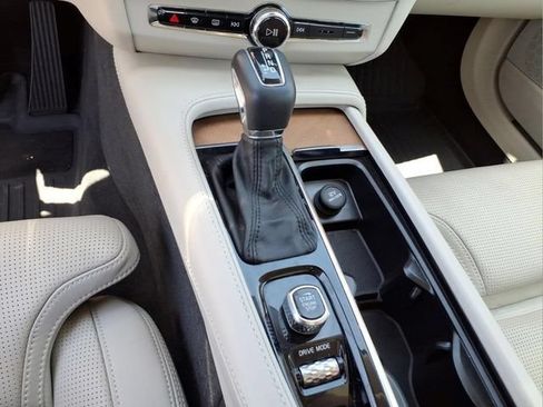 Used 2018 Volvo S90 T6 Inscription w/ Convenience Package AWD/4WD image 23