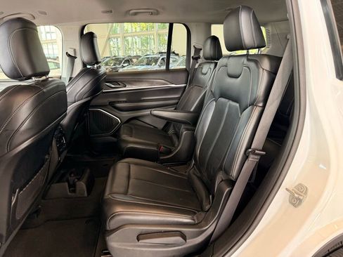 Used 2021 Jeep Grand Cherokee L Limited AWD/4WD image 10