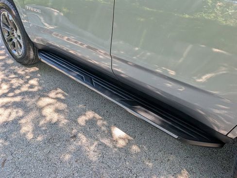 Used 2025 Chevrolet Tahoe LS RWD image 13