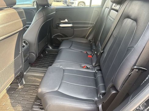 Used 2020 Mercedes-Benz GLB 250 4MATIC w/ Premium Package image 25