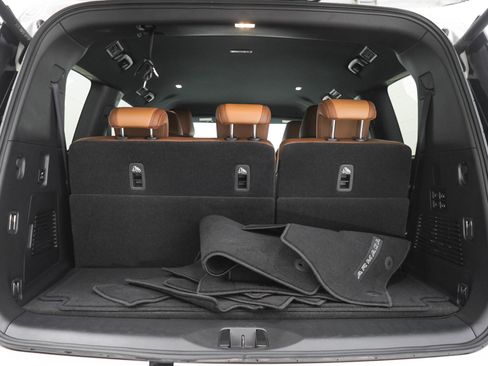 Used 2025 Nissan Armada SL w/ Captain's Chari Seat Package AWD/4WD image 9