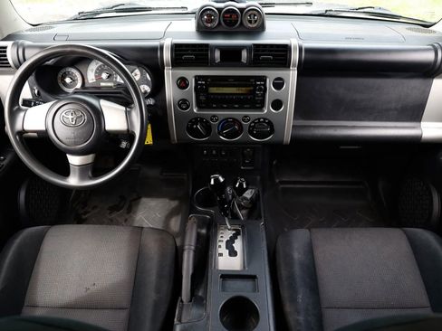 Used 2010 Toyota FJ Cruiser 4WD image 2