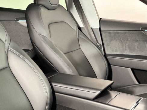 Used 2026 Tesla Model Y Long Range image 39