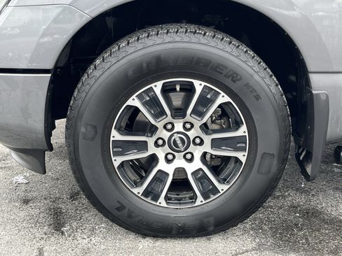 Used 2024 Nissan Titan SV w/ SV Convenience Package image 11