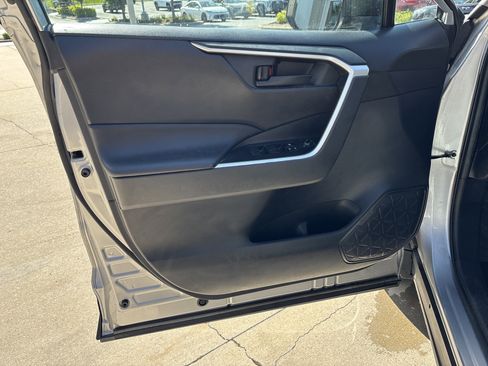 Used 2022 Toyota RAV4 LE FWD image 10