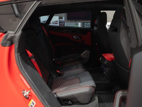 Used 2022 Lamborghini Urus AWD/4WD image 47