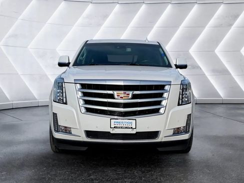 Used 2016 Cadillac Escalade Luxury image 8