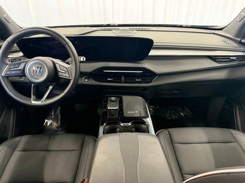 Used 2025 Buick Enclave Preferred image 4