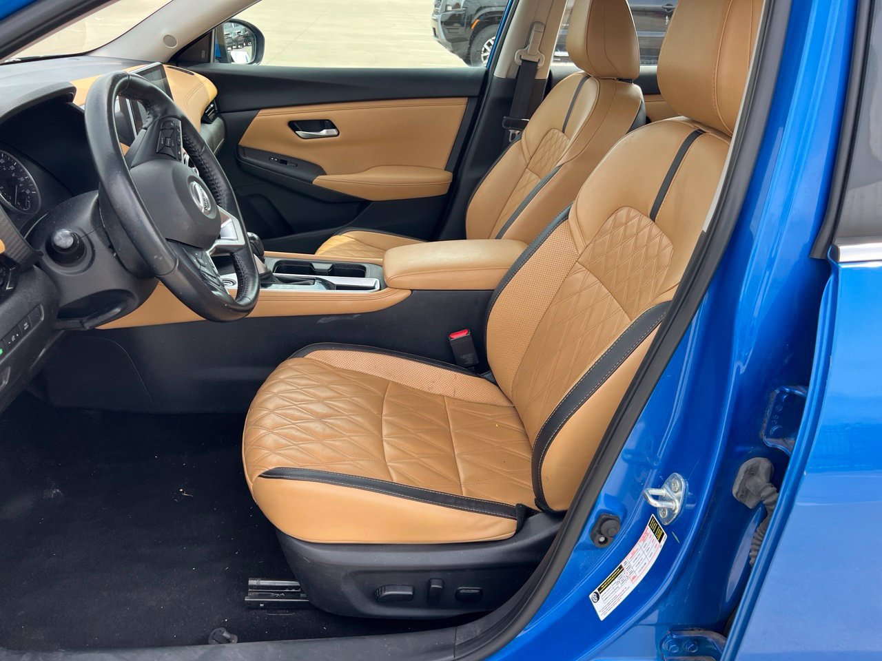 Used 2023 Nissan Sentra SV w/ SV Premium Package FWD image 5