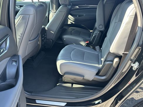 Used 2024 Buick Enclave Premium image 21