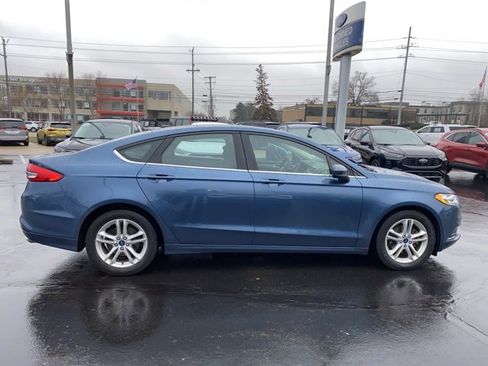 Certified 2018 Ford Fusion SE w/ Fusion SE Technology Package image 4