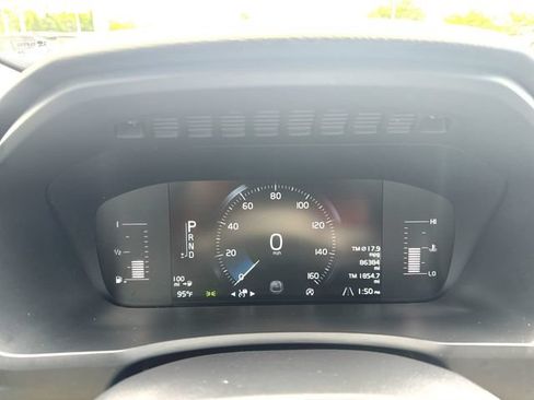 Used 2019 Volvo XC90 T5 Momentum w/ Protection Package Premier FWD image 11