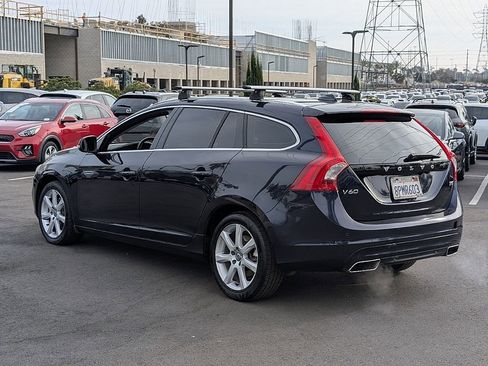 Used 2017 Volvo V60 T5 Premier w/ Convenience Package image 10