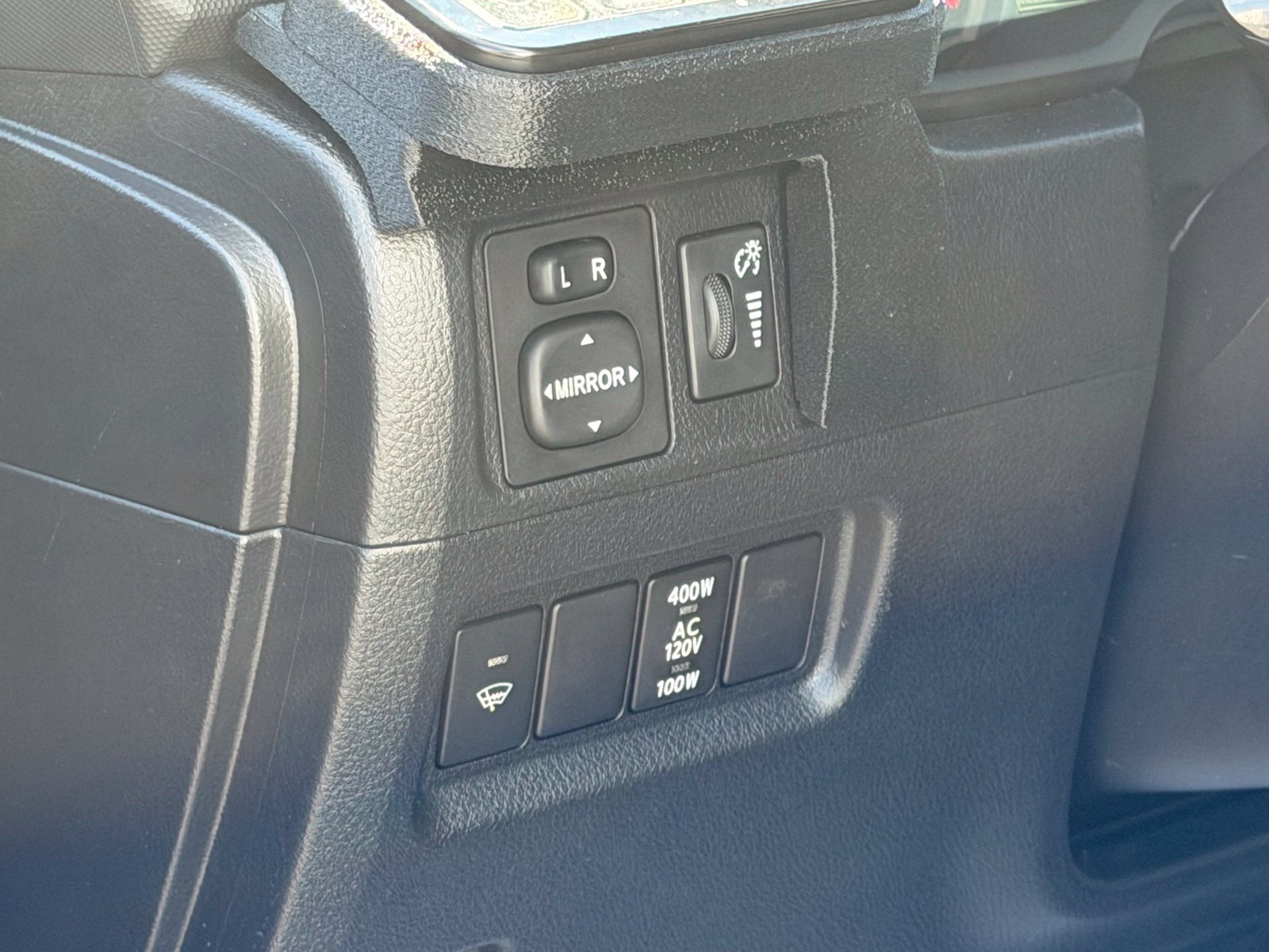 Used 2017 Toyota 4Runner SR5 AWD/4WD image 19
