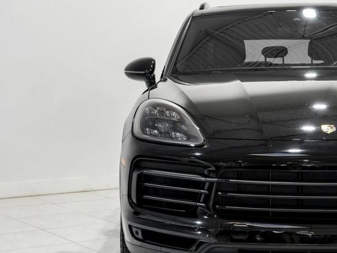 Used 2023 Porsche Cayenne S Platinum w/ Premium Package Plus image 39