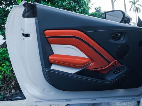 Used 2019 Aston Martin V8 Vantage Coupe image 27