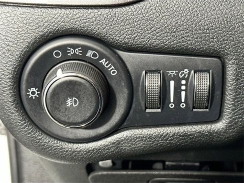 Used 2022 Jeep Cherokee Trailhawk image 23