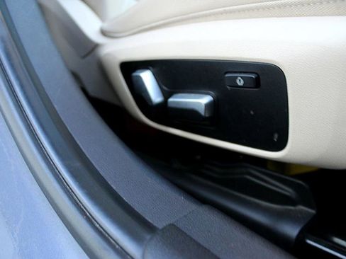 Used 2020 BMW 330i Sedan w/ Driving Assistance Package image 25