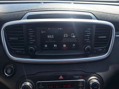 Used 2020 Kia Sorento S FWD image 12
