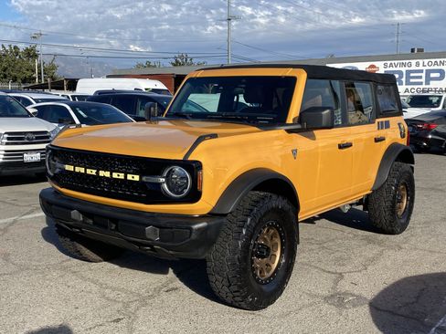 Used 2022 Ford Bronco 4-Door w/ Sasquatch Package AWD/4WD image 2