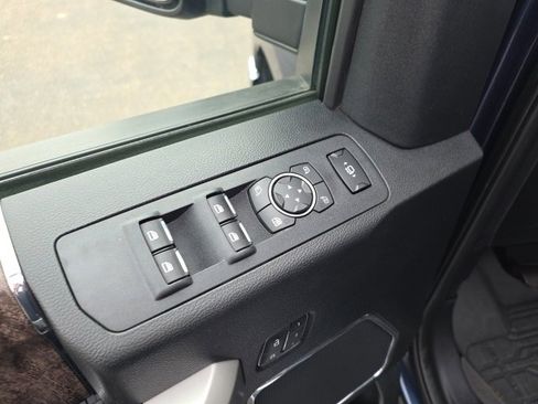 Used 2019 Ford F250 Lariat w/ Chrome Package image 17