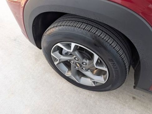 Used 2025 Chevrolet Trax LT w/ LT Convenience Package image 7