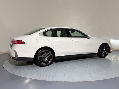 Used 2026 BMW 530i RWD image 9