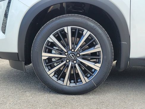 New 2026 Nissan Pathfinder Platinum FWD image 10